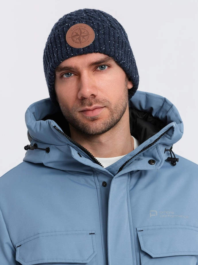 Czapka męska beanie z okrągłą tłoczoną naszywką – granatowa V2 OM-ACWH-0121