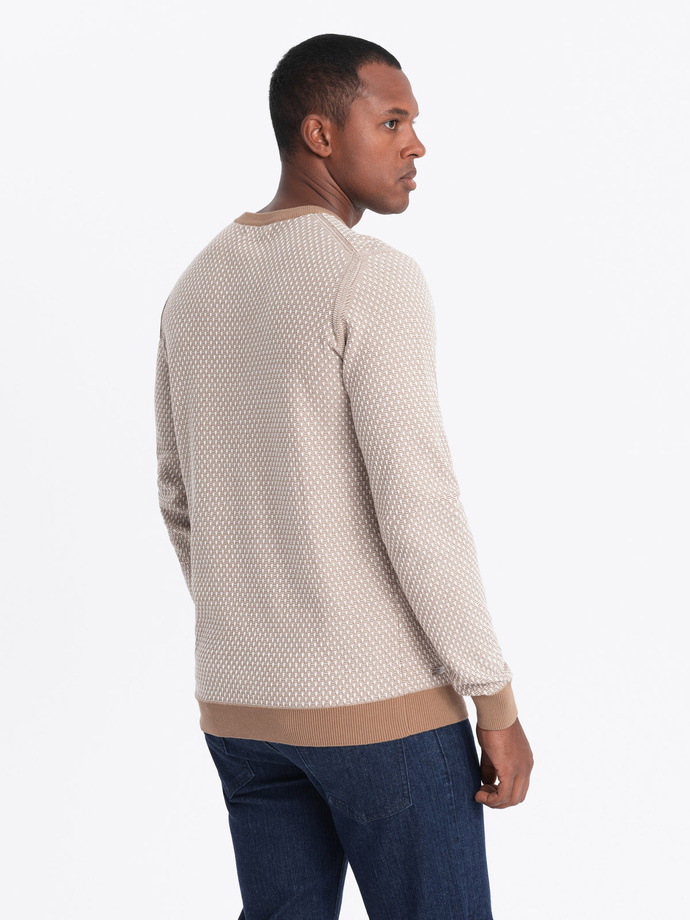 Sweter męski dzianinowy RELAXED FIT we wzory – jasnobrązowy V3 OM-SWSW-0111