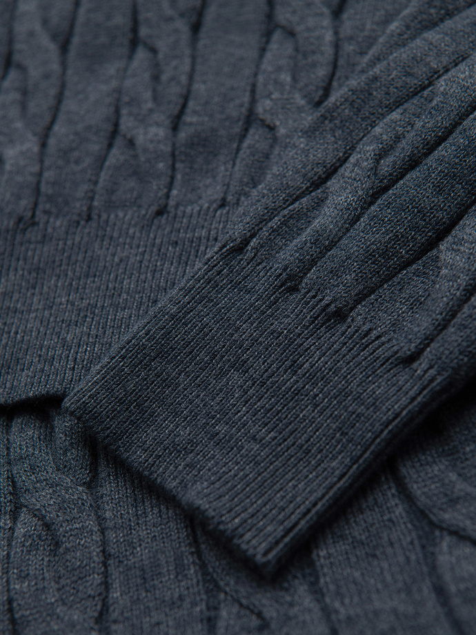 Męski sweter golf z warkoczowym splotem – granatowy V3 OM-SWTN-0157
