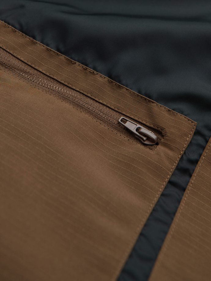 Lekka męska kurtka typu sztormiak z kapturem – brązowa V2 OM-JANP-0191