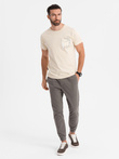 Męski bawełniany t-shirt z printowaną kieszonką  – kremowy V2 OM-TSPT-0228