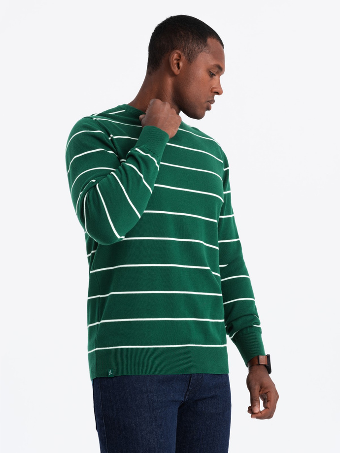 Casualowy sweter męski w poziome paski – zielony V4 OM-SWSW-0143