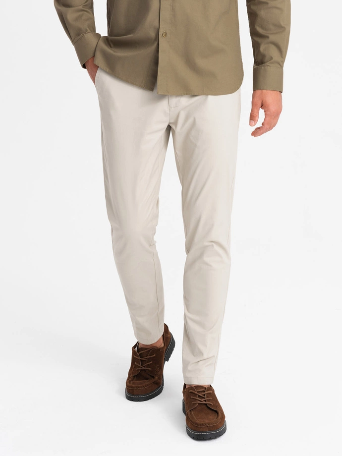 Jednolite spodnie chino męskie REGULAR FIT – beżowe V2 OM-PACP-0183