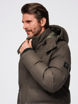 Długa ciepła męska kurtka typu parka z wełną – ciemnooliwkowy melanż V4 OM-JALJ-0217