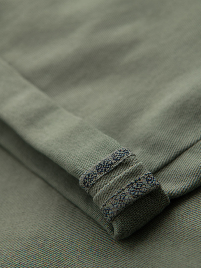 Klasyczne męskie jeansowe szorty z podwiniętą nogawką  – jasnooliwkowe V5 OM-SRDS-0162