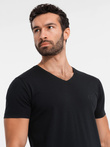T-shirt męski V-neck SLIM FIT z elastanem i printem – czarny V1 OM-TSBC-0221