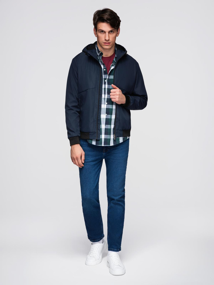 Lekka męska kurtka z kapturem i siateczkową podszewką – granatowa V1 C640