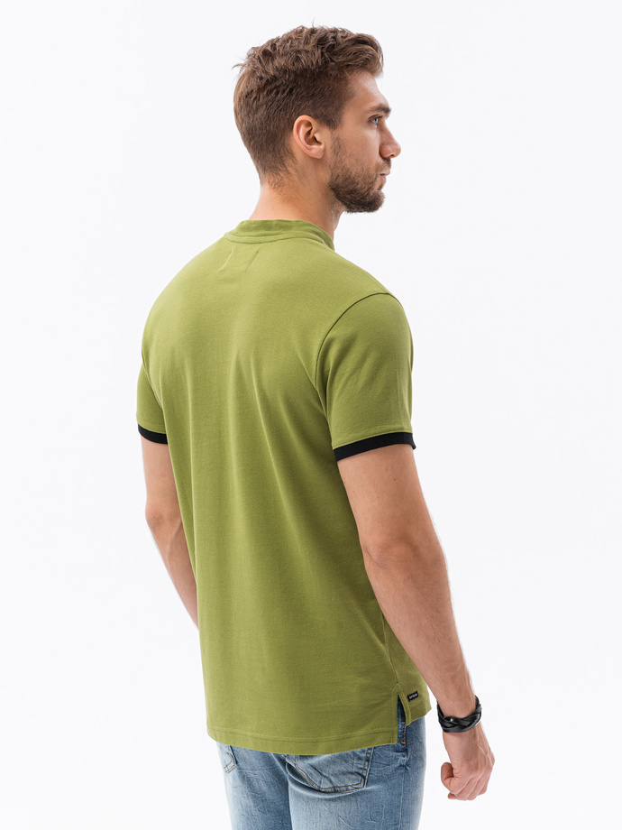T-shirt męski polo bez kołnierzyka - oliwkowy V6 S1381