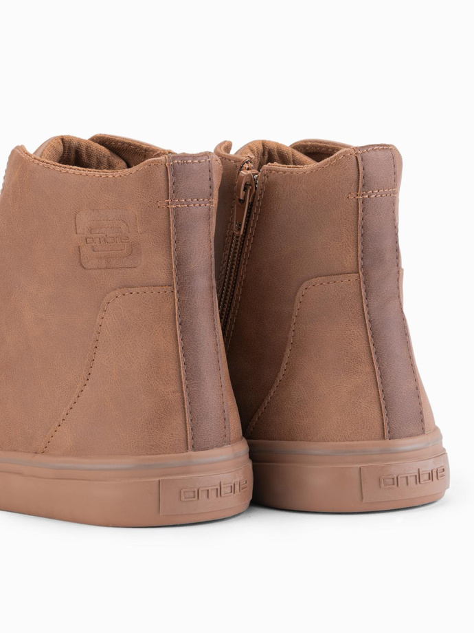 Wysokie męskie trampki z matową fakturą i wytłaczanym logo – jasnobrązowe V3 OM-FOTH-0185