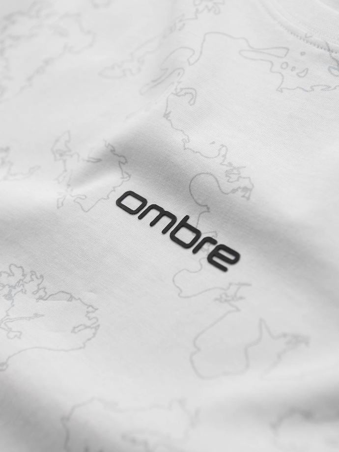 Męska koszulka bawełniana z nadrukiem na całej powierzchni i "ombre" na klatce piersiowej - biała V2 OM-TSFP-0263