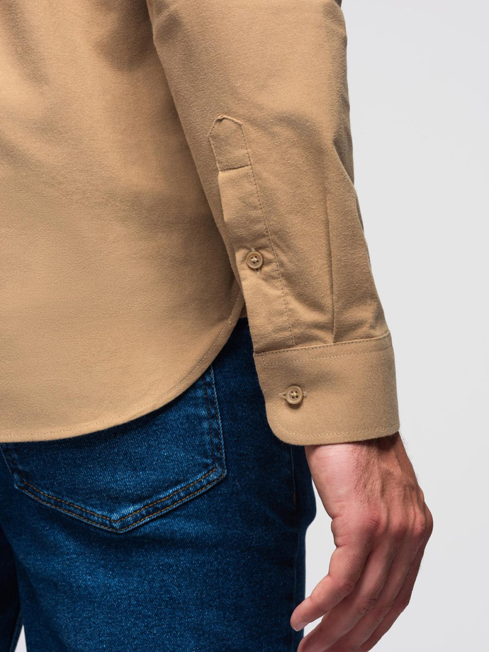 Męska koszula bawełniana REGULAR FIT z kieszenią - jasnobrązowa V2 OM-SHOS-0153