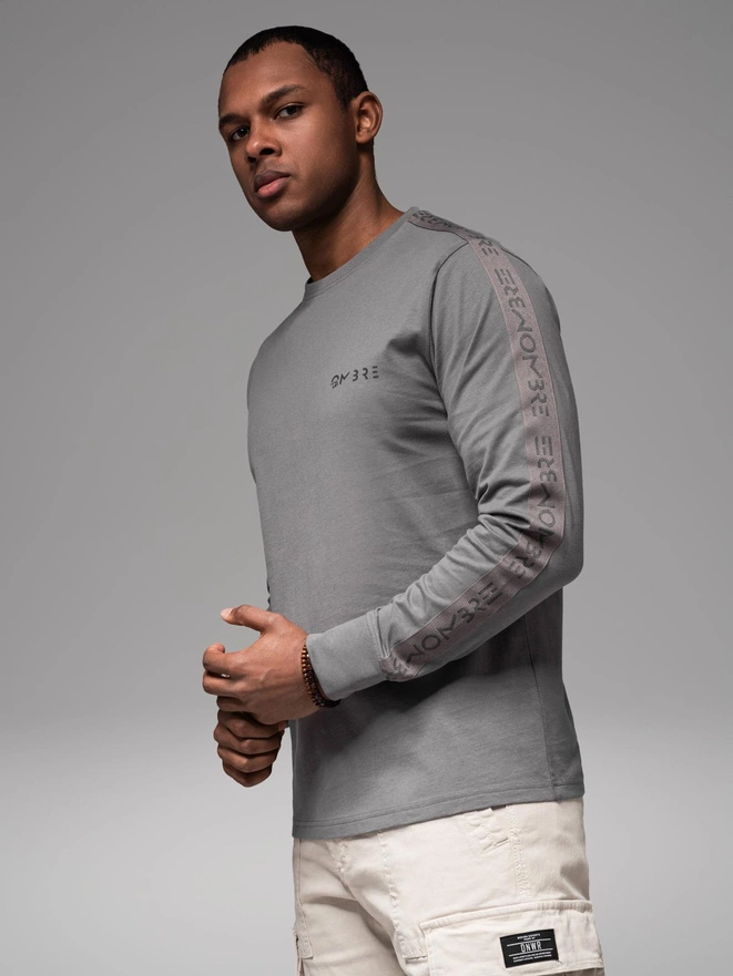 Męski bawełniany longsleeve U-neck z lampasami i nadrukiem na piersi – szary V5 OM-LSCL-0127