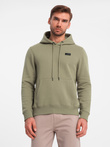 Bluza męska dresowa kangurka z kapturem i metalowym pinem – oliwkowa V2 OM-SSNZ-0141