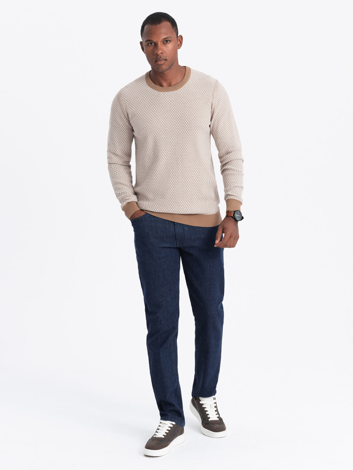 Sweter męski dzianinowy RELAXED FIT we wzory – jasnobrązowy V3 OM-SWSW-0111