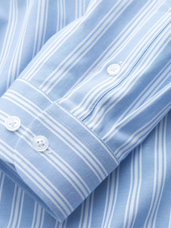 Męska koszula REGULAR FIT w białe paski z kieszonką – błękitna V2 OM-SHOS-0171
