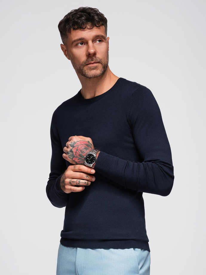 Klasyczny męski sweter z wiskozą BASIC z okrągłym dekoltem – granatowy V9 OM-SWBS-0106