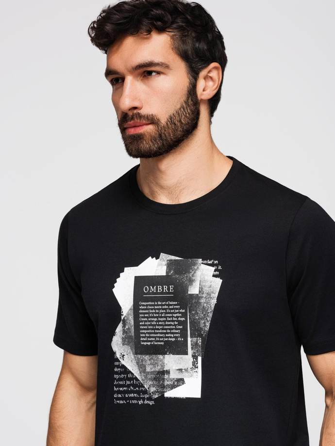 Męska bawełniana koszulka z ciekawym nadrukiem na klatce piersiowej - czarna V1 OM-TSPT-0261