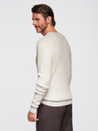 Męski prążkowany sweter z guzikami przy dekolcie - beżowy V3 OM-SWSW-0182