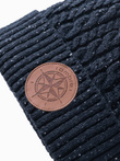 Czapka męska beanie z okrągłą tłoczoną naszywką – granatowa V2 OM-ACWH-0121