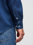 Męska jeansowa koszula z lyocellem oraz haftem na piersi – ciemnoniebieska V1 OM-SHDS-0180