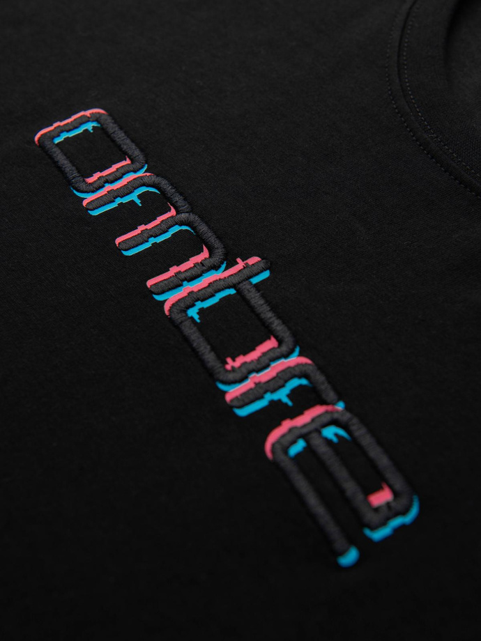 Męski t-shirt z haftem na klatce piersiowej – czarny V1 OM-TSPT-0248