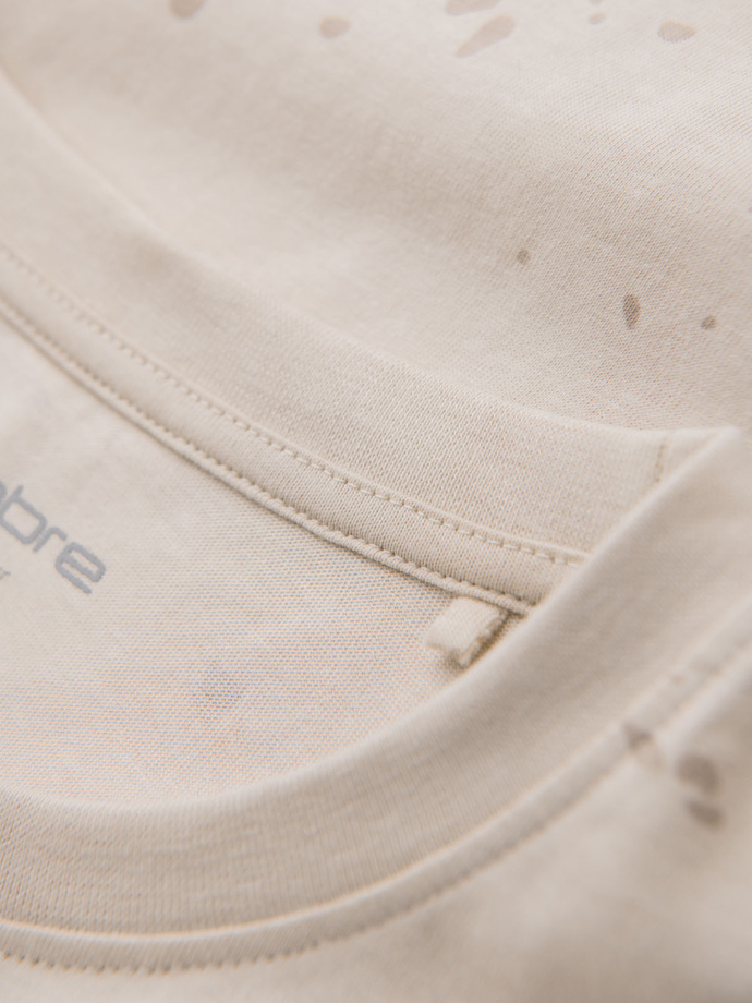 T-shirt męski z nadrukiem i okrągłym dekoltem – kremowy V2 OM-TSFP-0187