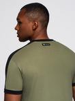 T-shirt męski z kontrastowymi lampasami – oliwkowy V4 OM-TSCT-0115