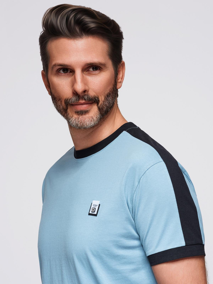 Męski t-shirt z kontrastowymi lampasami – jasnoniebieski V3 OM-TSCT-0115
