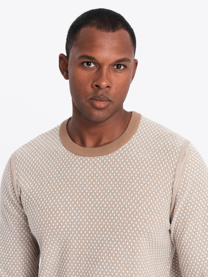 Sweter męski dzianinowy RELAXED FIT we wzory – jasnobrązowy V3 OM-SWSW-0111