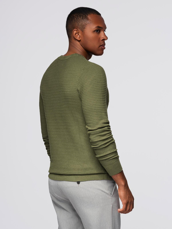 Strukturalny sweter męski z okrągłym dekoltem  – oliwkowy V1 OM-SWSW-0181