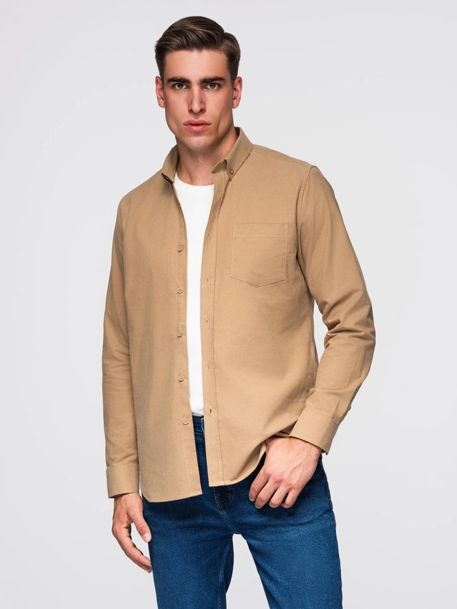 Męska koszula bawełniana REGULAR FIT z kieszenią - jasnobrązowa V2 OM-SHOS-0153