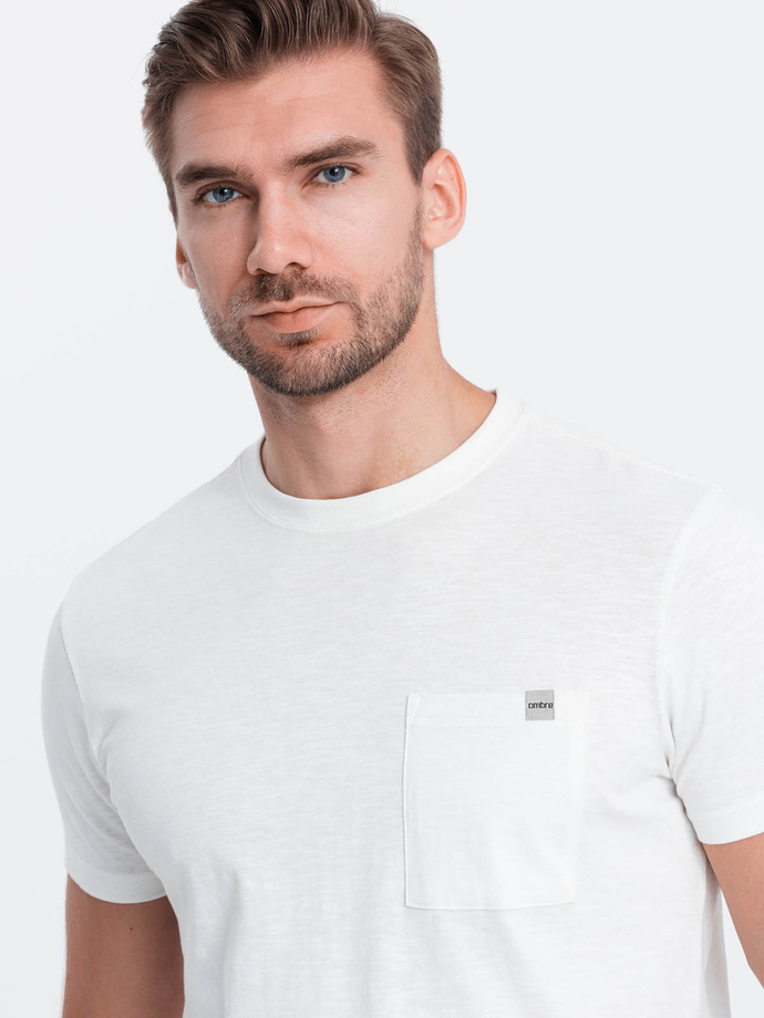 Dzianinowy T-shirt męski z naszytą kieszonką - ecru V7 S1621