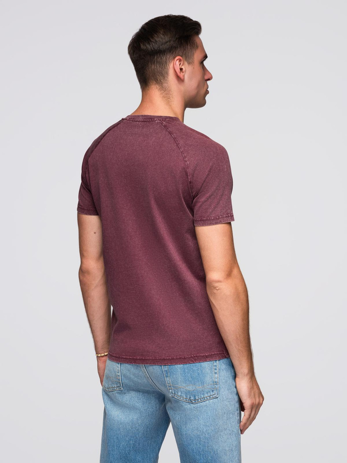 T-shirt męski z efektem sprania i guzikami przy dekolcie – burgundowy V3 OM-TSWT-0150