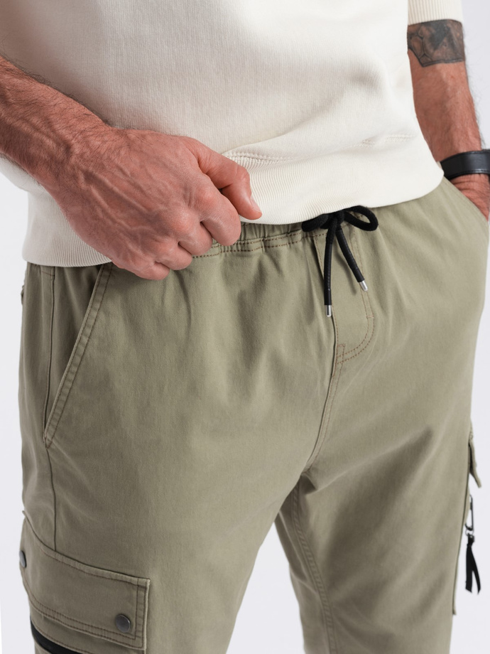 Męskie spodnie JOGGERY z zapinanymi kieszeniami cargo - khaki V1 OM-PAJO-0125