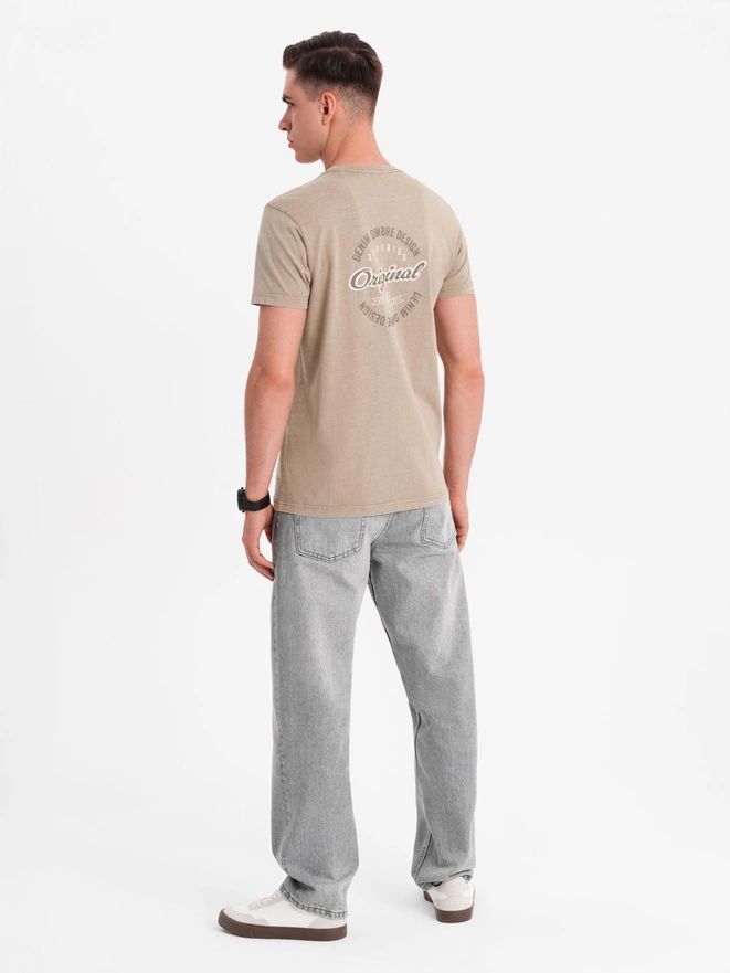 Bawełniana koszulka z nadrukiem na klatce i plecach -  ciemnobeżowa V2 OM-TSWT-0201