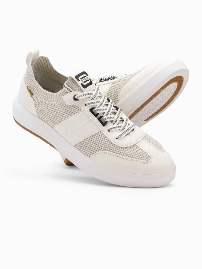 Wsuwane męskie sneakersy ze strukturalnego materiału – kremowe V1 OM-FOSL-0154