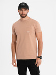 Bawełniany męski t-shirt z nadrukiem na kieszonce – jasnobrązowy V7 OM-TSPT-0154