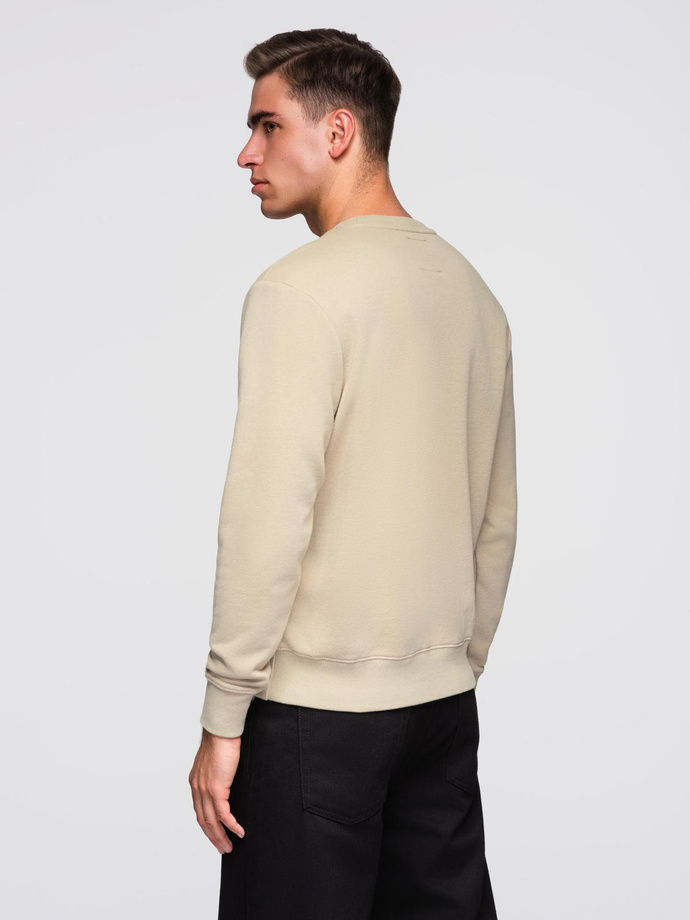 Nierozpinana dresowa bluza męska z naszywką w stylu college – piaskowa V3 OM-SSNZ-0134