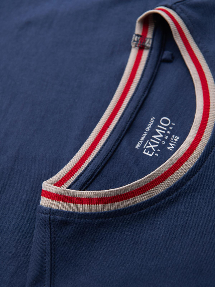 Męski bawełniany longsleeve z dekoltem U w paski i haftem – ciemnoniebieski V3 OM-LSCL-0128