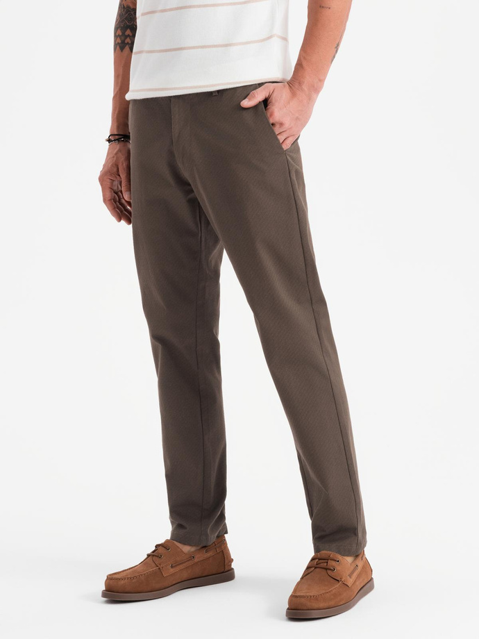 Spodnie męskie chino REGULAR FIT z delikatną strukturą – brązowe V3  OM-PACP-0184