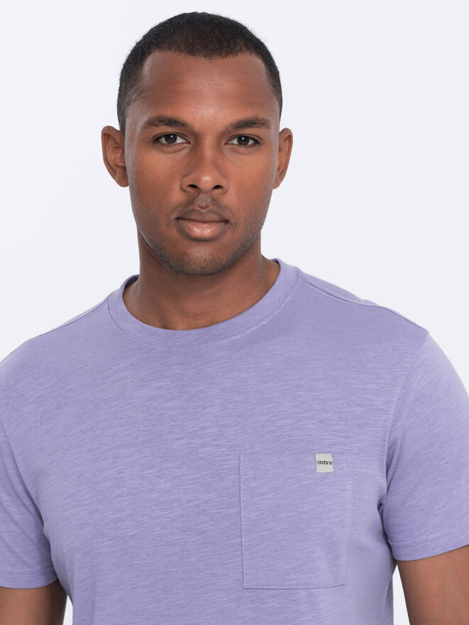 Dzianinowy T-shirt męski z naszytą kieszonką - fioletowy V1 S1621