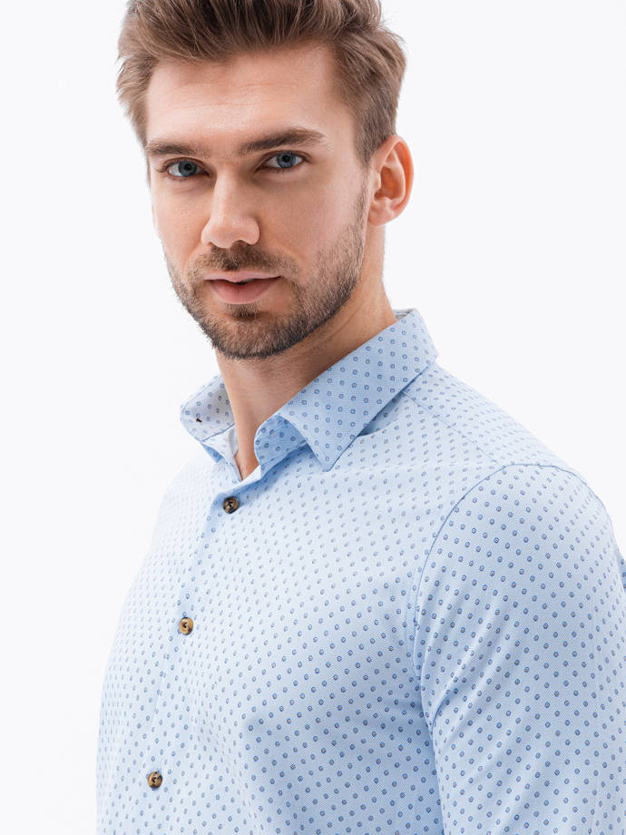 Koszula męska w drobny geometryczny wzór REGULAR FIT - błękitna K616 