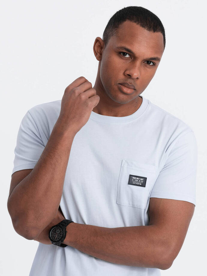 Męski casualowy t-shirt z naszytą kieszonką - błękitny V9 OM-TSCT-0109